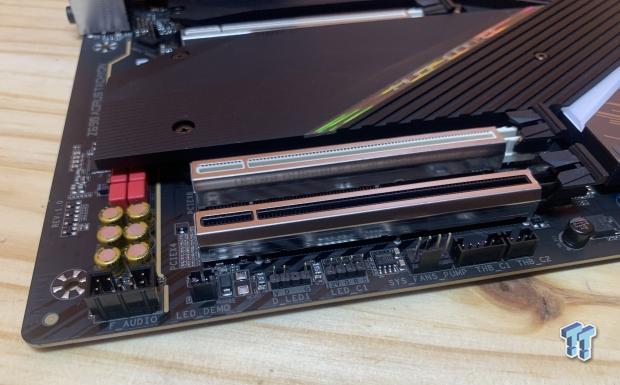 GIGABYTE Z690 AORUS Tachyon Motherboard Review 11