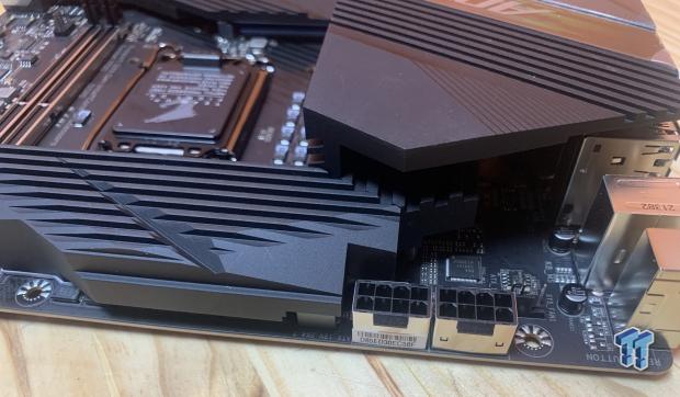 GIGABYTE Z690 AORUS Tachyon Motherboard Review 15