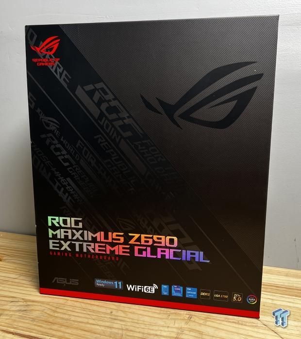 ASUS ROG Z690 Maximus Extreme Glacial Motherboard Review 05