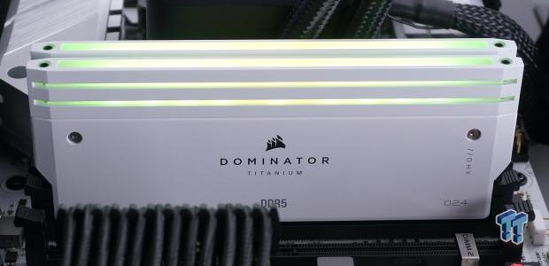 CORSAIR DOMINATOR TITANIUM RGB DDR5 RAM 32GB (2x16GB) DDR5 7200MHz