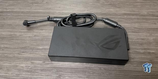ASUS ROG Strix Scar 17 Gaming Laptop Review 06