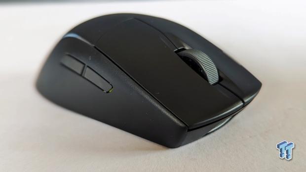 Corsair M75 WIRELESS Lightweight RGB Mouse Review 11