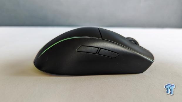 Corsair M75 WIRELESS Lightweight RGB Mouse Review 5