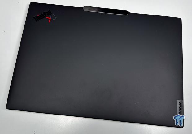 Lenovo ThinkPad X1 Carbon Gen 12 Review 06