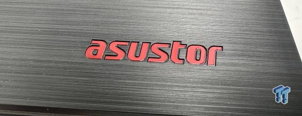 ASUSTOR Flashstor 12 Pro FS6712X All-Flash NAS Review 01