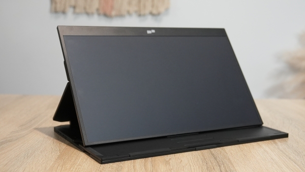 Duex Float 15.6 Portable Monitor Review - A Permanent Addition to My Tech Travel Bag 29