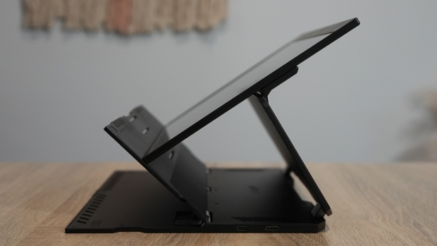 Duex Float 15.6 Portable Monitor Review - A Permanent Addition to My Tech Travel Bag 30
