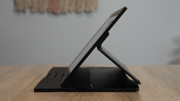 Duex Float 15.6 Portable Monitor Review - A Permanent Addition to My Tech Travel Bag 31