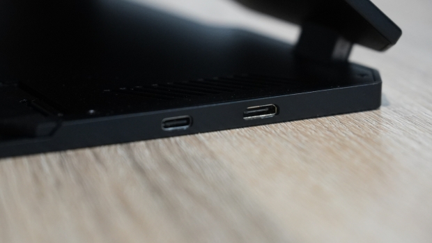 Duex Float 15.6 Portable Monitor Review - A Permanent Addition to My Tech Travel Bag 32