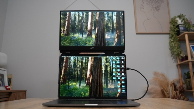Duex Float 15.6 Portable Monitor Review - A Permanent Addition to My Tech Travel Bag 44