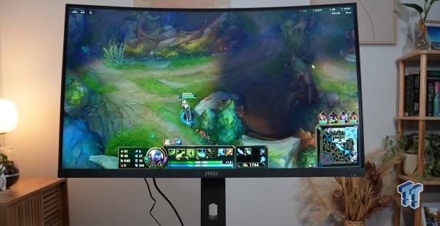 MSI MAG 321CUPDF - World's First Dual-Mode Curved Gaming Monitor
