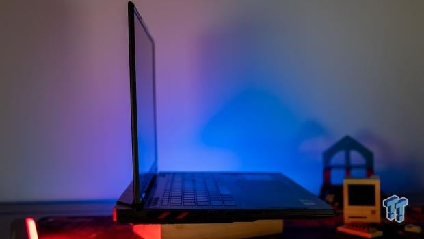 MSI Raider A18 HX A9W (Ryzen 9 9955HX3D + RTX 5090) Gaming Laptop Review 28