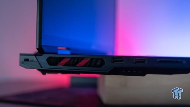 MSI Raider A18 HX A9W (Ryzen 9 9955HX3D + RTX 5090) Gaming Laptop Review 37