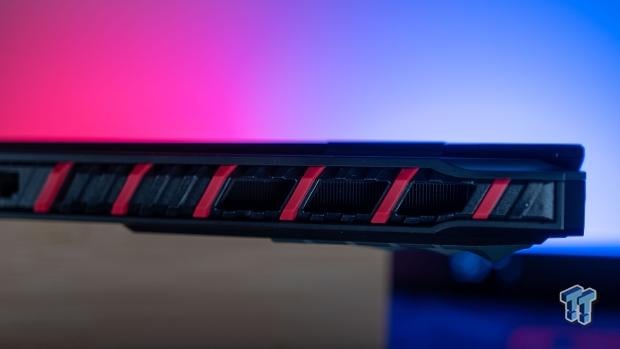 MSI Raider A18 HX A9W (Ryzen 9 9955HX3D + RTX 5090) Gaming Laptop Review 41