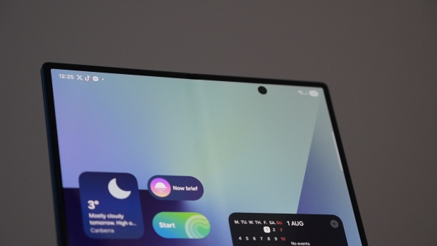 Samsung Galaxy Fold 7 Review - A $2000 Pocketable Two-in-One Smartphone-Tablet 23