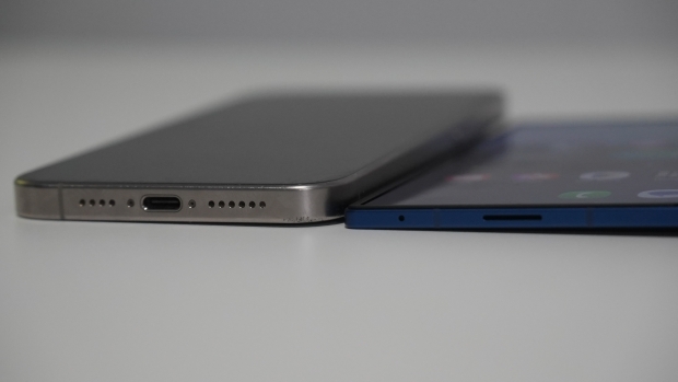 Samsung Galaxy Fold 7 Review - A $2000 Pocketable Two-in-One Smartphone-Tablet 32