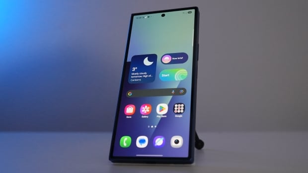 Samsung Galaxy Fold 7 Review - A $2000 Pocketable Two-in-One Smartphone-Tablet 53