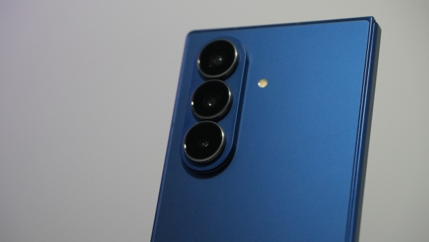 Samsung Galaxy Fold 7 Review - A $2000 Pocketable Two-in-One Smartphone-Tablet 54