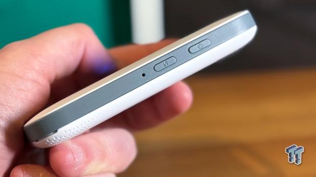 D-Link DWR-933M Wi-Fi 6 Mobile Hotspot Review - Cheap, But Not Fast 9