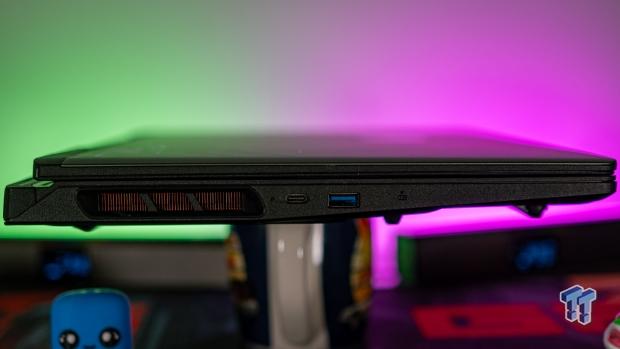 MSI Crosshair 16 HX AI (Core Ultra 9 275HX + RTX 5070) Gaming Laptop Review 13