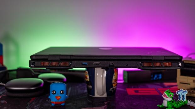 MSI Crosshair 16 HX AI (Core Ultra 9 275HX + RTX 5070) Gaming Laptop Review 14