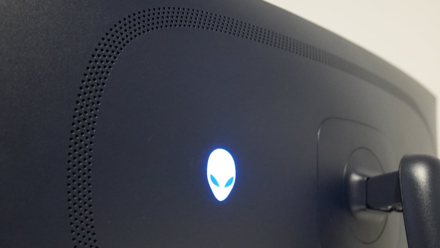 Alienware AW3425DW Gaming Monitor Review - 34-inch 240Hz QD-OLED for $800