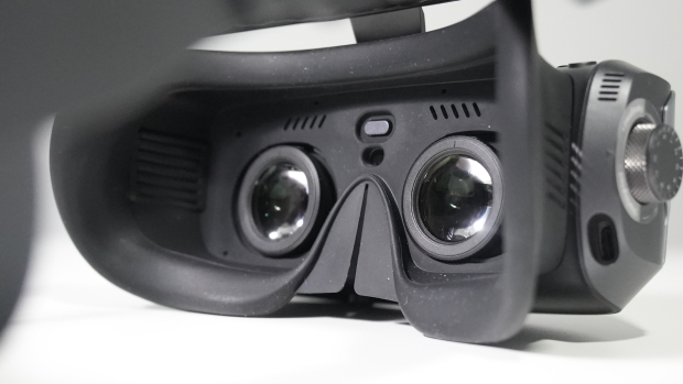 GOOVIS G3 MAX 3D HMD Review - Experience an IMAX-like Cinema in Your Living Room 27