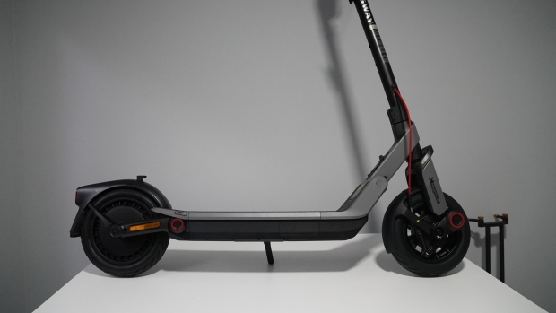 Segway Ninebot E3 Pro Review - Comfort, Range, and Tech in One Package 21