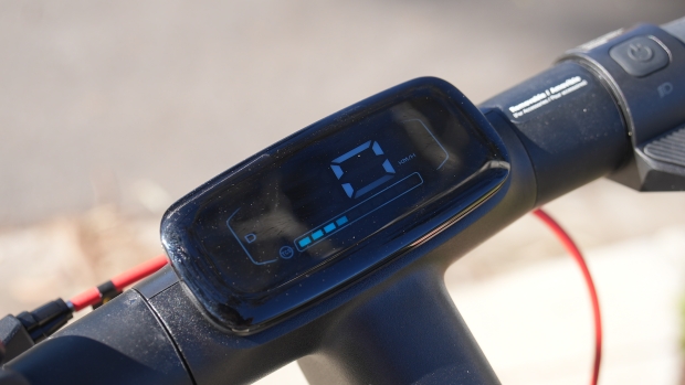 Segway Ninebot E3 Pro Review - Comfort, Range, and Tech in One Package 28