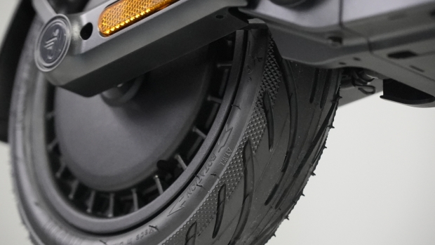 Segway Ninebot E3 Pro Review - Comfort, Range, and Tech in One Package 34