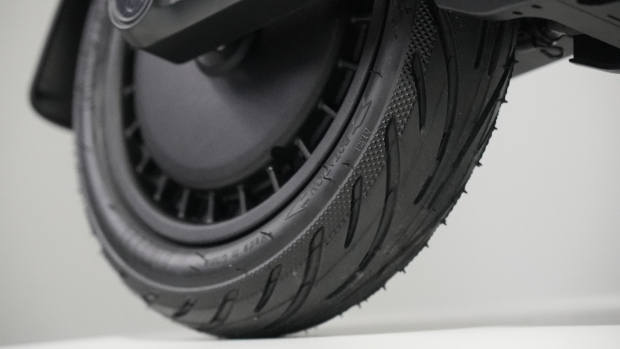 Segway Ninebot E3 Pro Review - Comfort, Range, and Tech in One Package 58