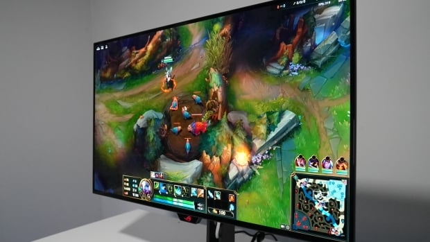 ASUS ROG Strix XG32UCWMG Gaming Monitor Review - 32-inch 4K WOLED at 240Hz for $799 50