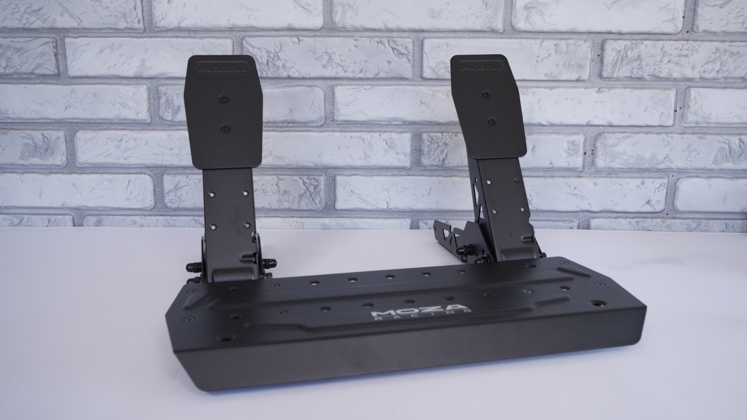 MOZA Racing R5 Direct Drive Base & Pedal Bundle Review