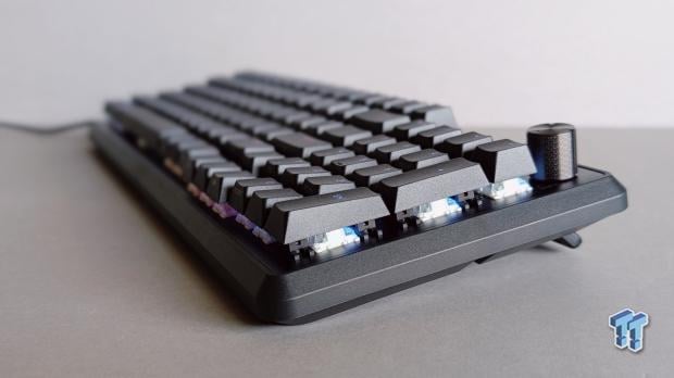 Corsair VANGUARD PRO 96 Gaming Keyboard Review - Magnetic Performance 11