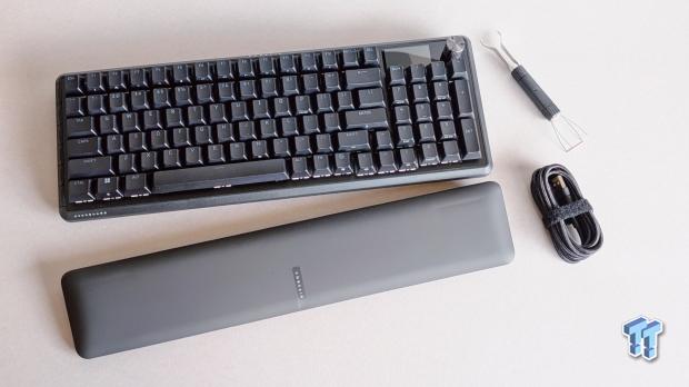 Corsair VANGUARD PRO 96 Gaming Keyboard Review - Magnetic Performance 3