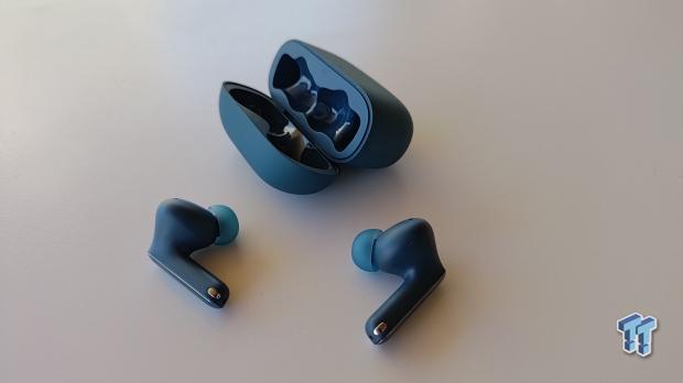 Lenovo Yoga 7 2-in-1 Gen 10 (Krackan Point | Radeon 860M) Laptop Review 16