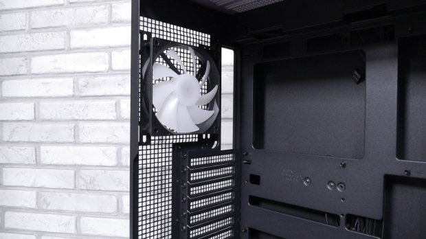 InWin DLITE Mid-Tower Chassis Review 22