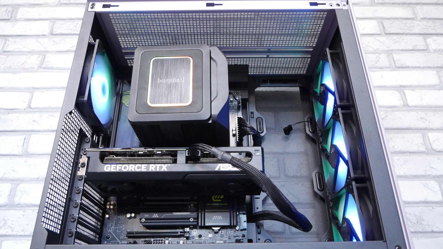 InWin DLITE Mid-Tower Chassis Review