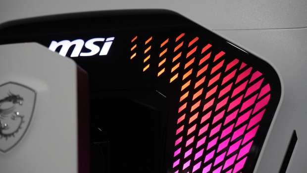 MSI MPG 274URDFW E16M Gaming Monitor Review - Intense Versatility for $499 28