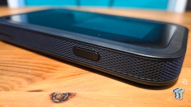 NETGEAR Nighthawk 5G M7 Mobile WiFi 7 Router with eSIM MH7150 Review 6
