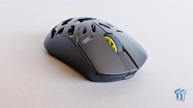 Corsair SABRE v2 PRO Wireless MG Gaming Mouse Review - A Strong Contender 8