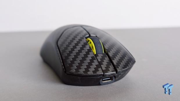 Corsair SABRE v2 PRO CARBON FIBER Wireless Gaming Mouse Review - The Premium Option 13