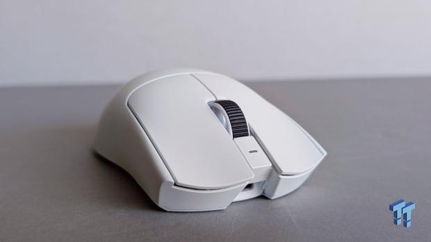Razer Viper V4 Pro Wireless Gaming Mouse Review - Built for Competition 8