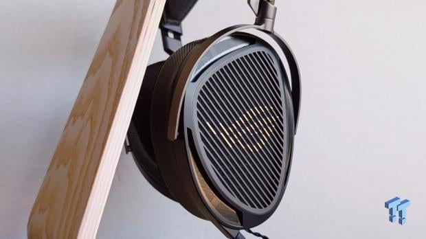 ASUS ROG Kithara Gaming Headset Review - Audiophile Sound for PC Gamers 8