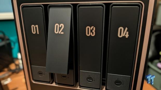 UGREEN NASync DXP4800 GT Review: powerful 4-bay NAS with AMD Ryzen and dual 10GbE ports 16