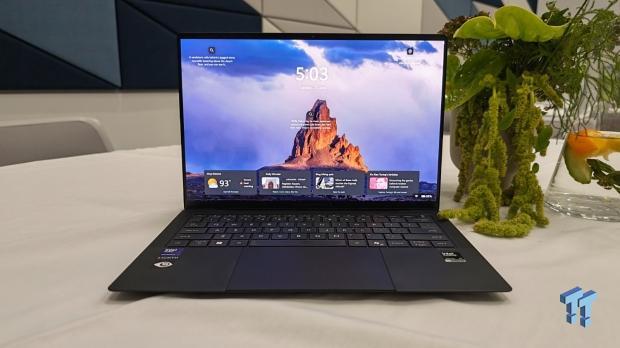ASUS ExpertBook Ultra (Panther Lake) 14 Business Laptop Review 1
