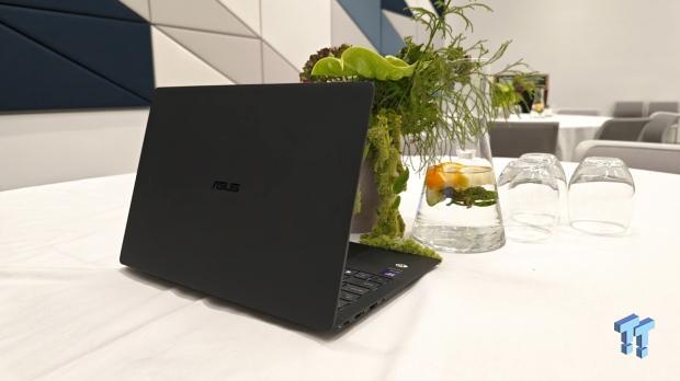 ASUS ExpertBook Ultra (Panther Lake) 14 Business Laptop Review 2
