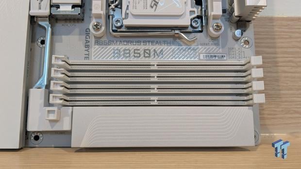 GIGABYTE B850M AORUS Stealth Ice Review - One for the cleanest of builds 07