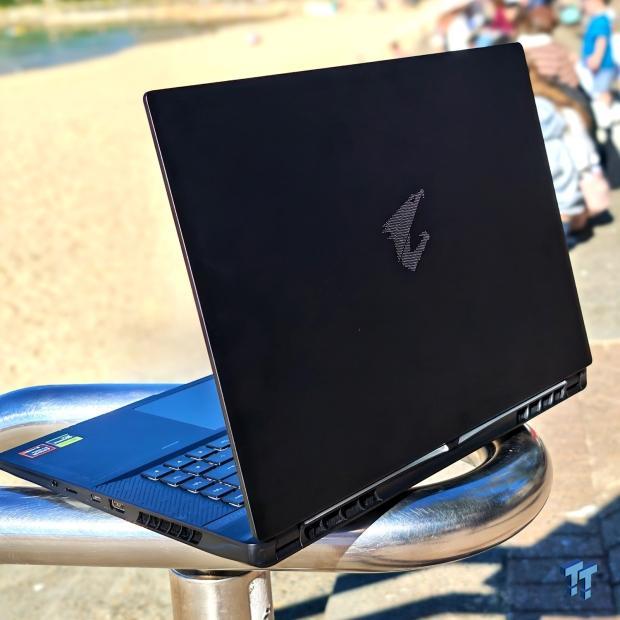 GIGABYTE AORUS Master 16 Gen 2 AM6J (Fire Range) 16 Gaming Laptop Review 10