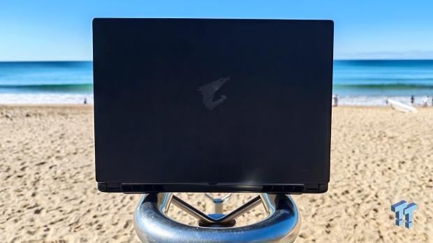 GIGABYTE AORUS Master 16 Gen 2 AM6J (Fire Range) 16 Gaming Laptop Review 8